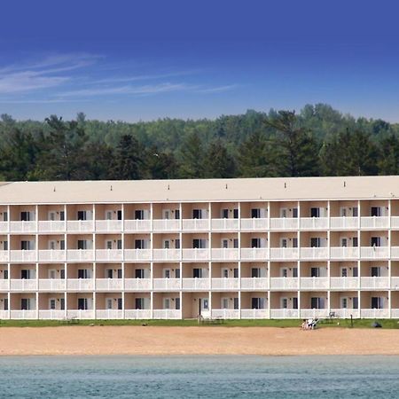 מקינאו סיטי Mackinaw Beach And Bay Inn & Suites מראה חיצוני תמונה