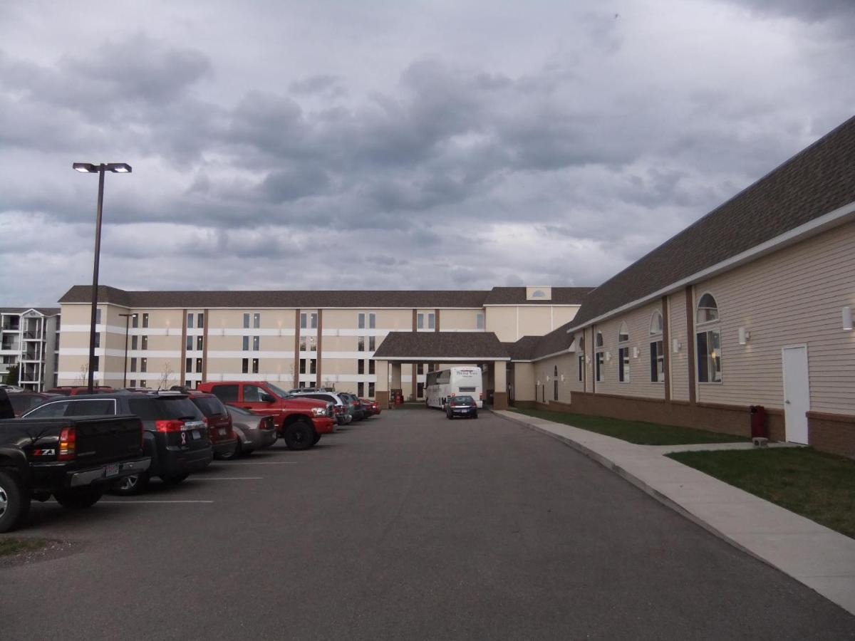 מקינאו סיטי Mackinaw Beach And Bay Inn & Suites מראה חיצוני תמונה