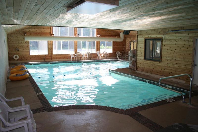 מקינאו סיטי Mackinaw Beach And Bay Inn & Suites מראה חיצוני תמונה