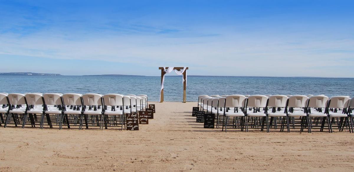 מקינאו סיטי Mackinaw Beach And Bay Inn & Suites מראה חיצוני תמונה