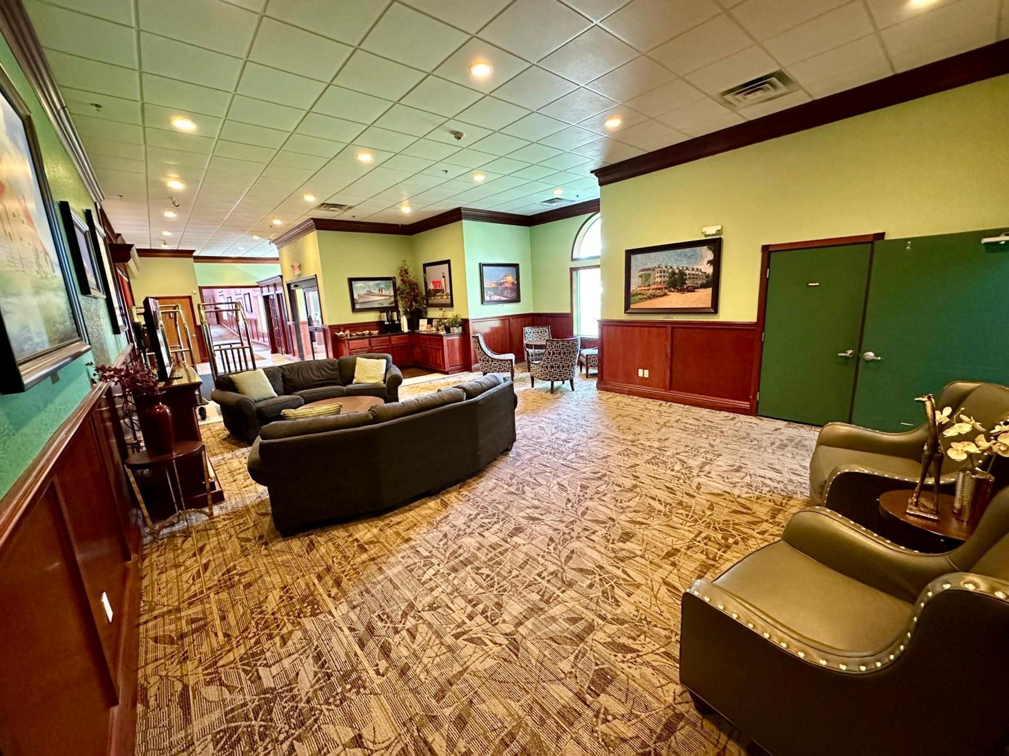 מקינאו סיטי Mackinaw Beach And Bay Inn & Suites מראה חיצוני תמונה