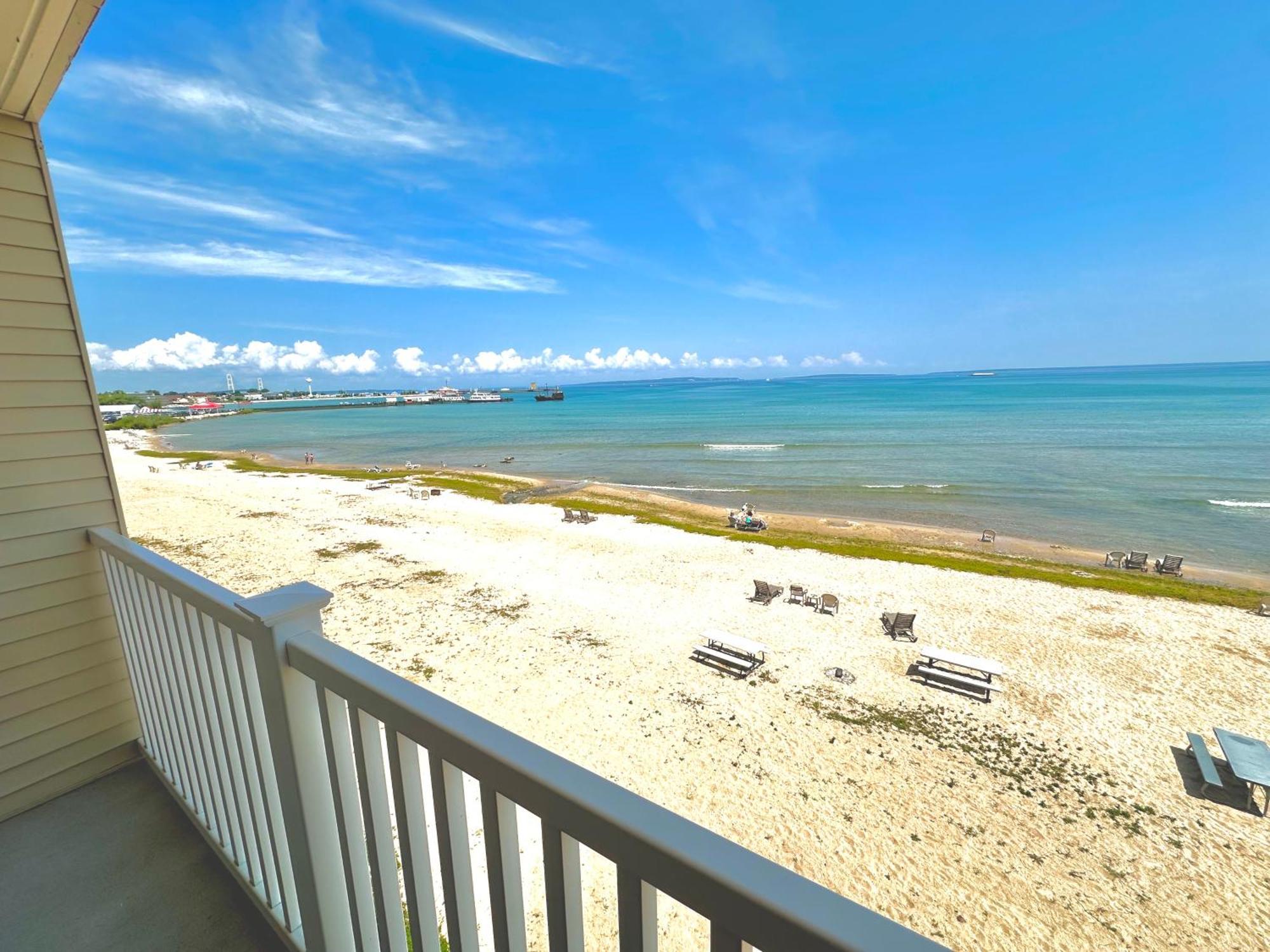 מקינאו סיטי Mackinaw Beach And Bay Inn & Suites מראה חיצוני תמונה