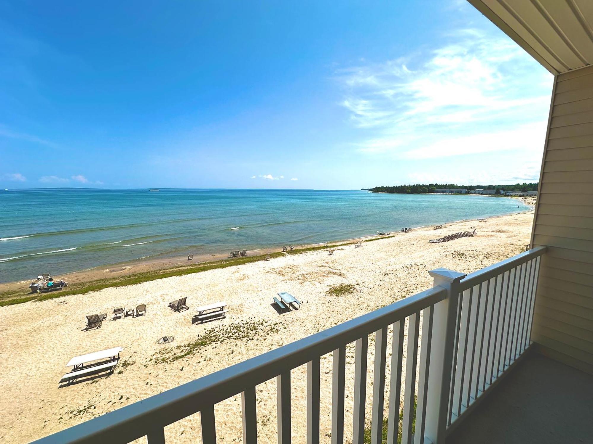 מקינאו סיטי Mackinaw Beach And Bay Inn & Suites מראה חיצוני תמונה