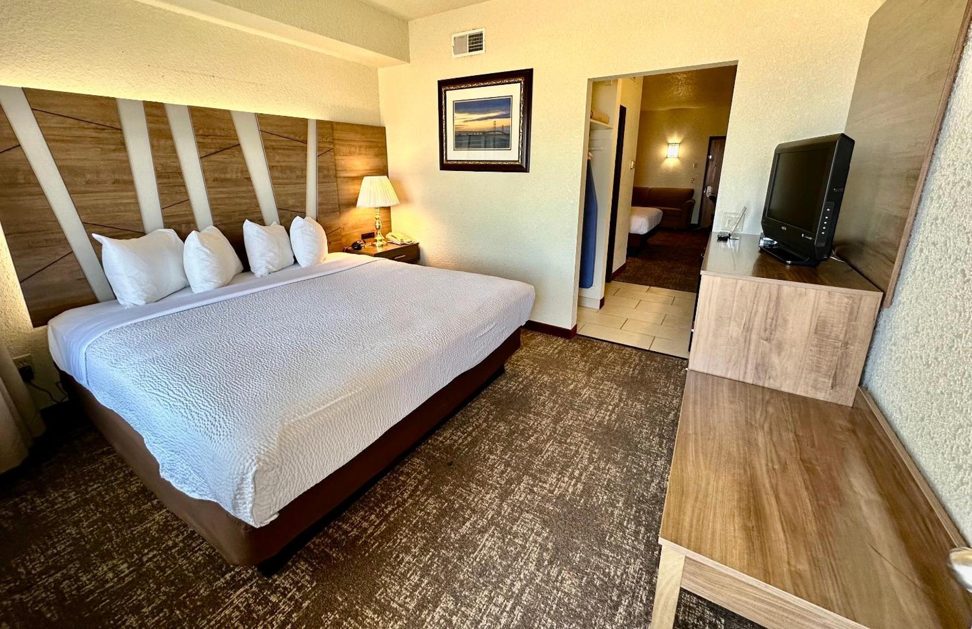 מקינאו סיטי Mackinaw Beach And Bay Inn & Suites מראה חיצוני תמונה