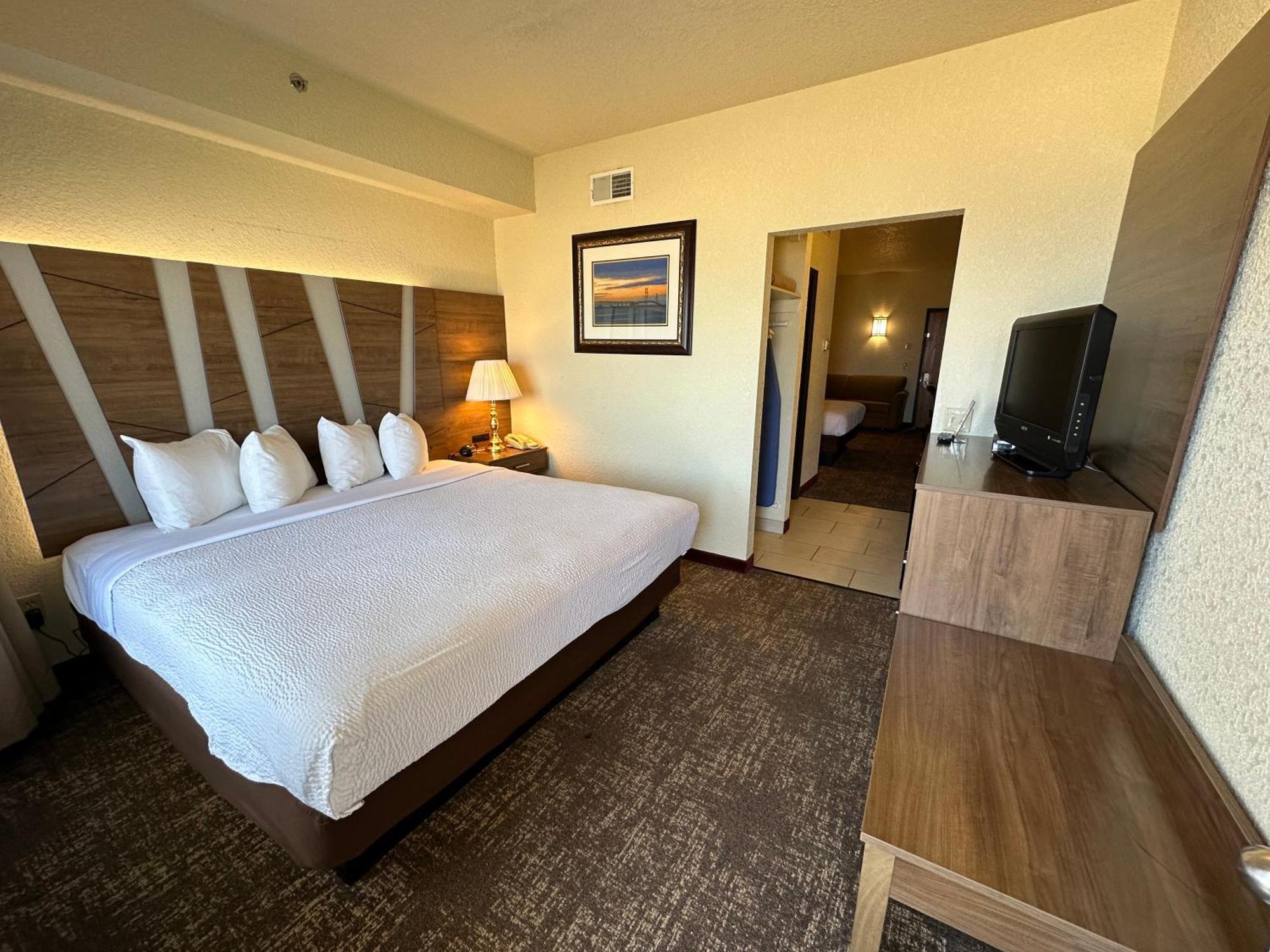 מקינאו סיטי Mackinaw Beach And Bay Inn & Suites מראה חיצוני תמונה