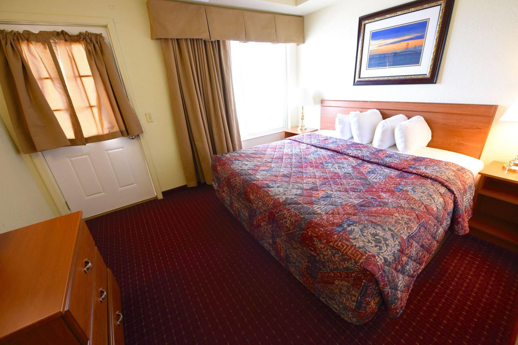 מקינאו סיטי Mackinaw Beach And Bay Inn & Suites מראה חיצוני תמונה