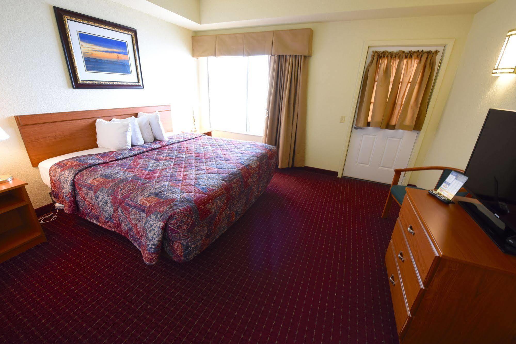 מקינאו סיטי Mackinaw Beach And Bay Inn & Suites מראה חיצוני תמונה