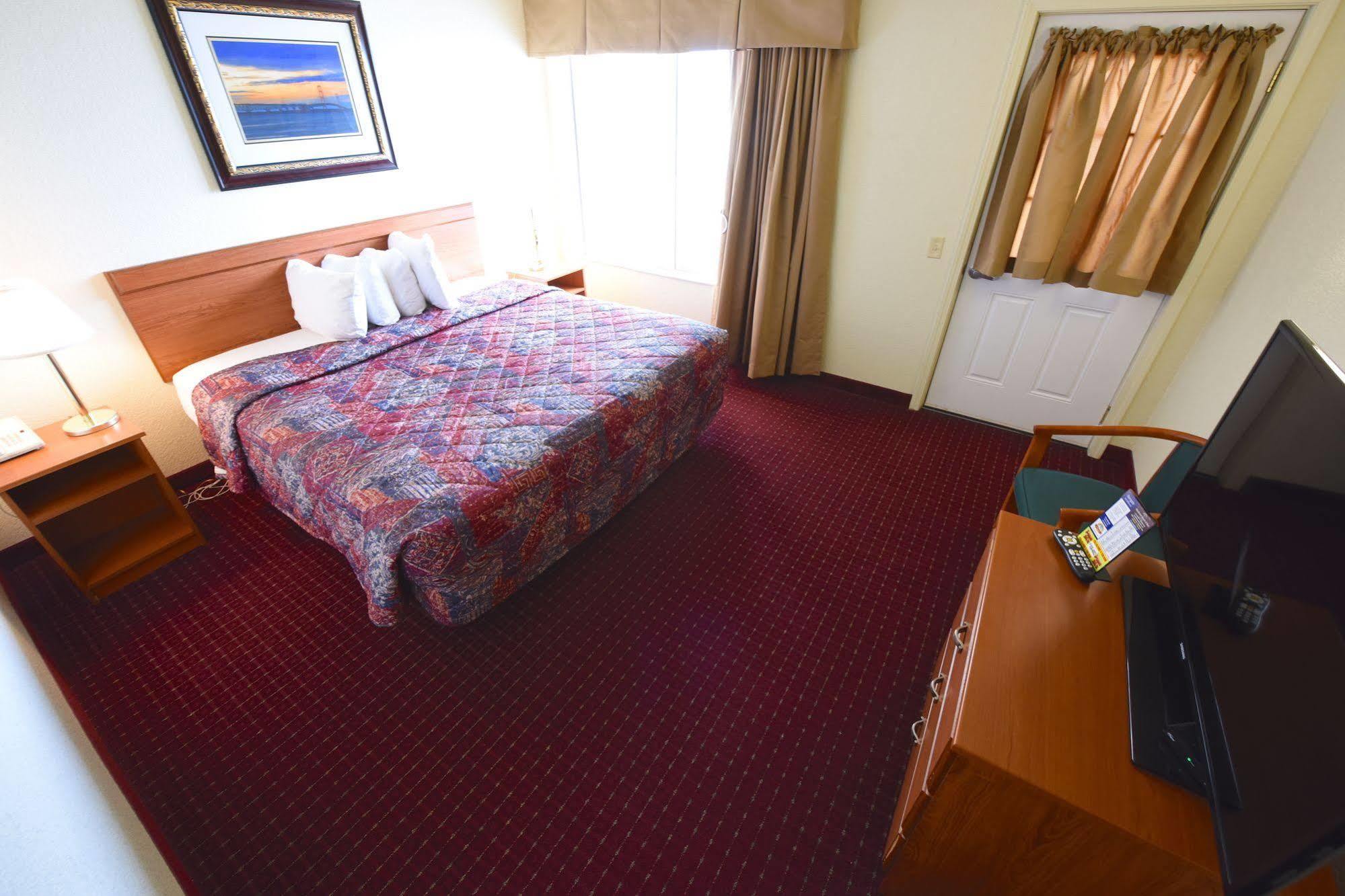 מקינאו סיטי Mackinaw Beach And Bay Inn & Suites מראה חיצוני תמונה