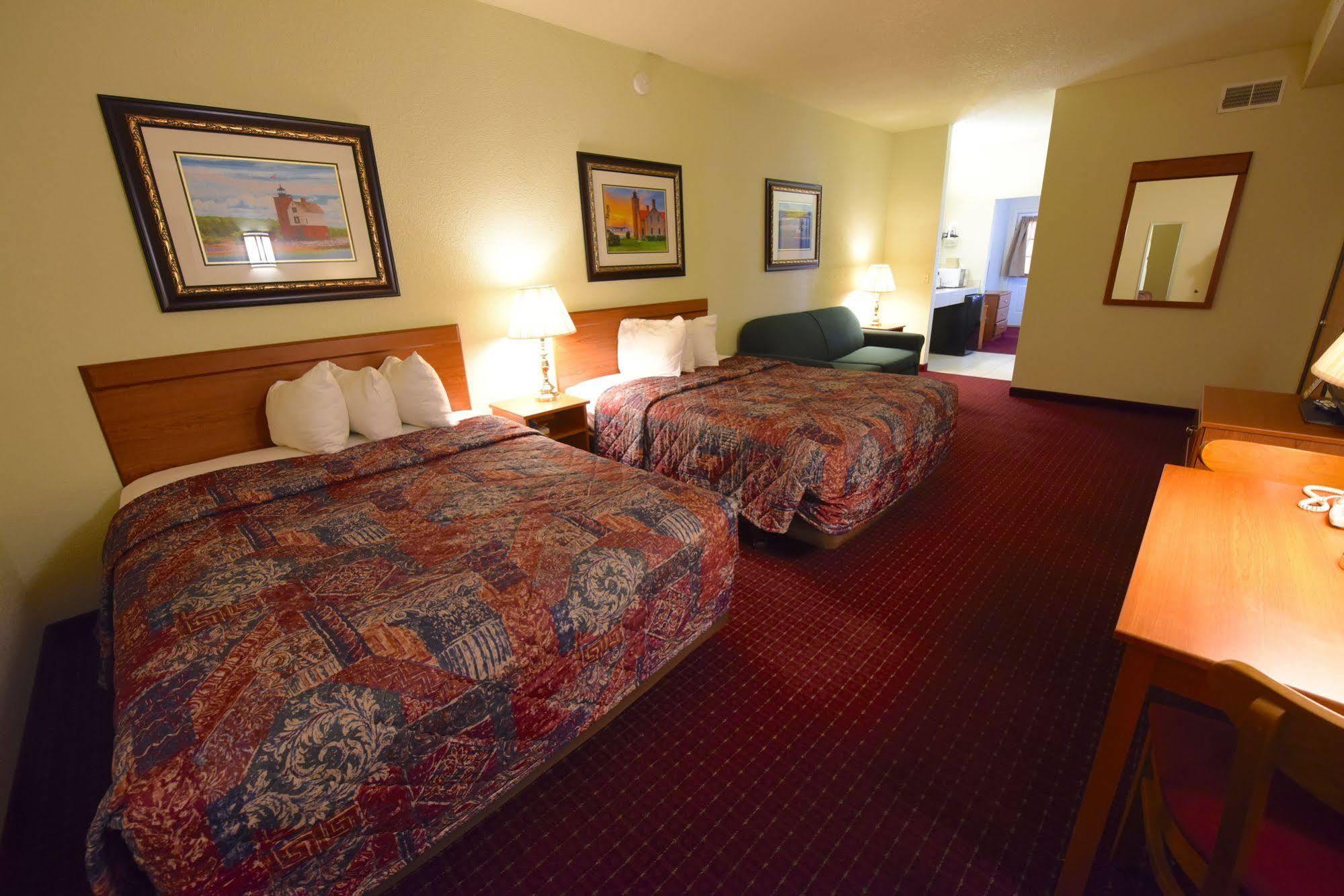 מקינאו סיטי Mackinaw Beach And Bay Inn & Suites מראה חיצוני תמונה