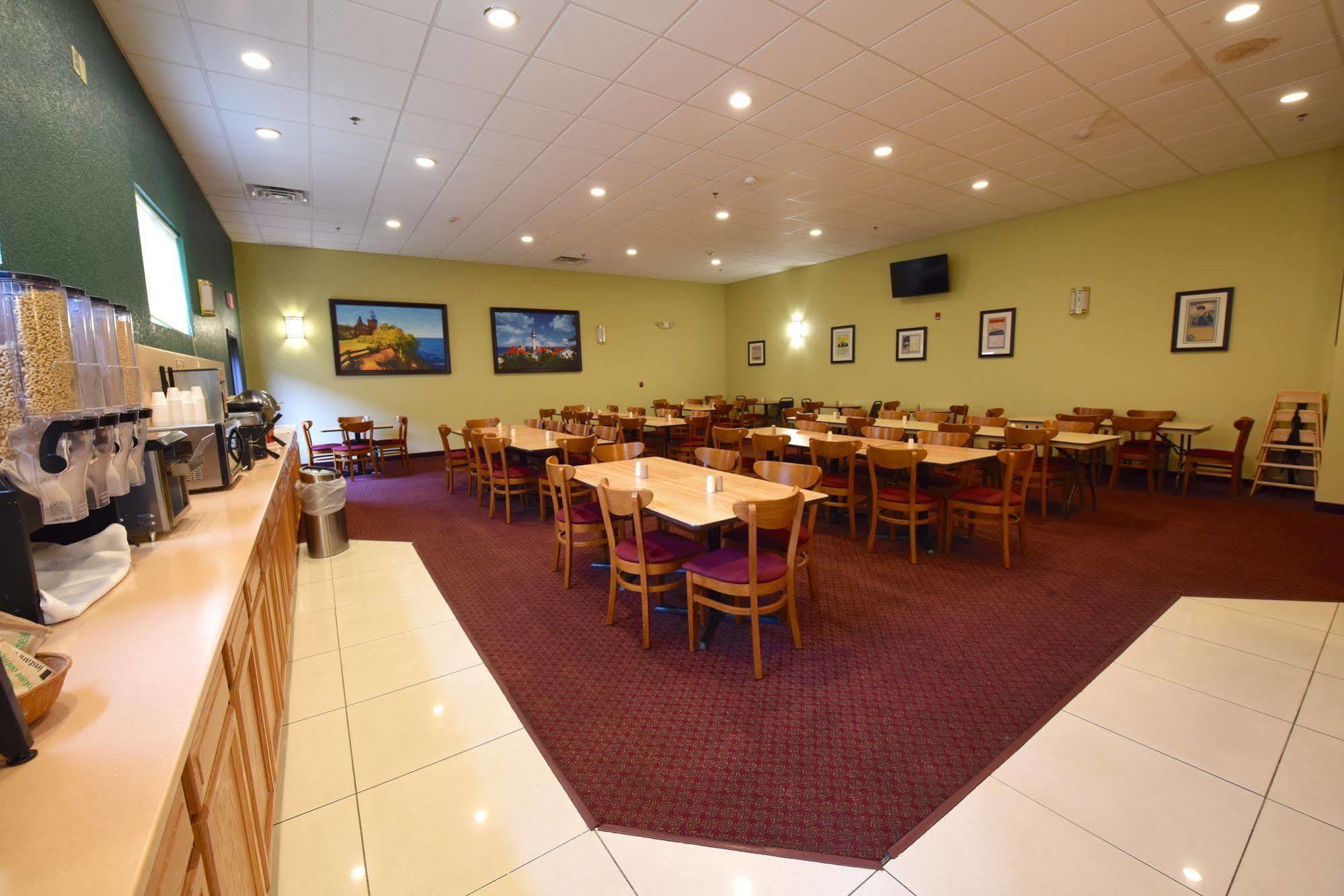 מקינאו סיטי Mackinaw Beach And Bay Inn & Suites מראה חיצוני תמונה