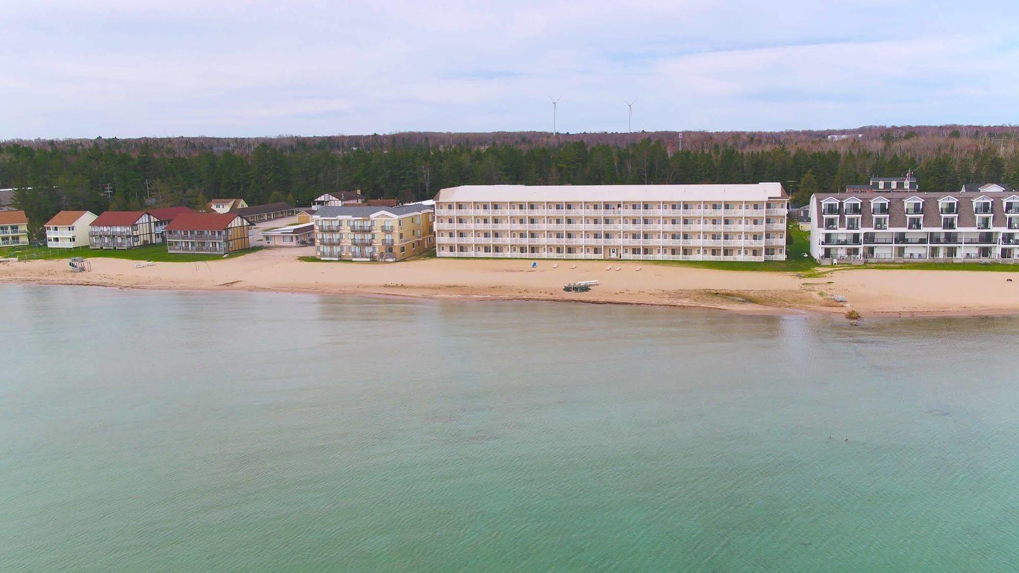 מקינאו סיטי Mackinaw Beach And Bay Inn & Suites מראה חיצוני תמונה