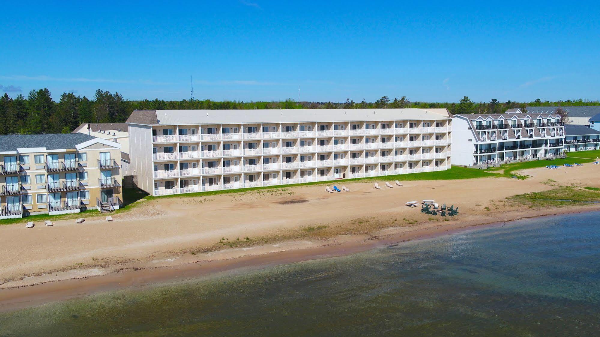 מקינאו סיטי Mackinaw Beach And Bay Inn & Suites מראה חיצוני תמונה