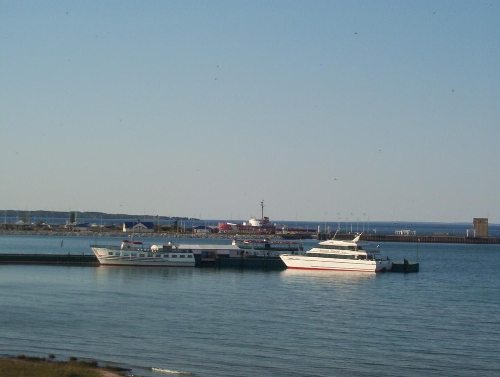 מקינאו סיטי Mackinaw Beach And Bay Inn & Suites מראה חיצוני תמונה